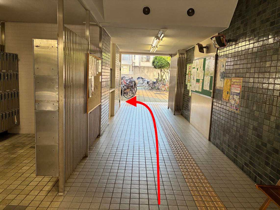 Red arrow turning left after the concierge's room