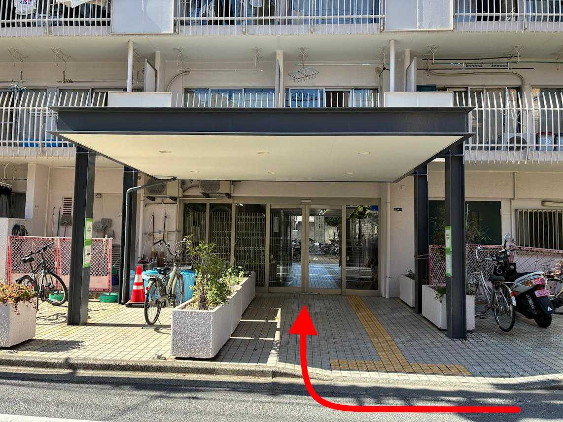 The entrance of Makoto's apartmnet building